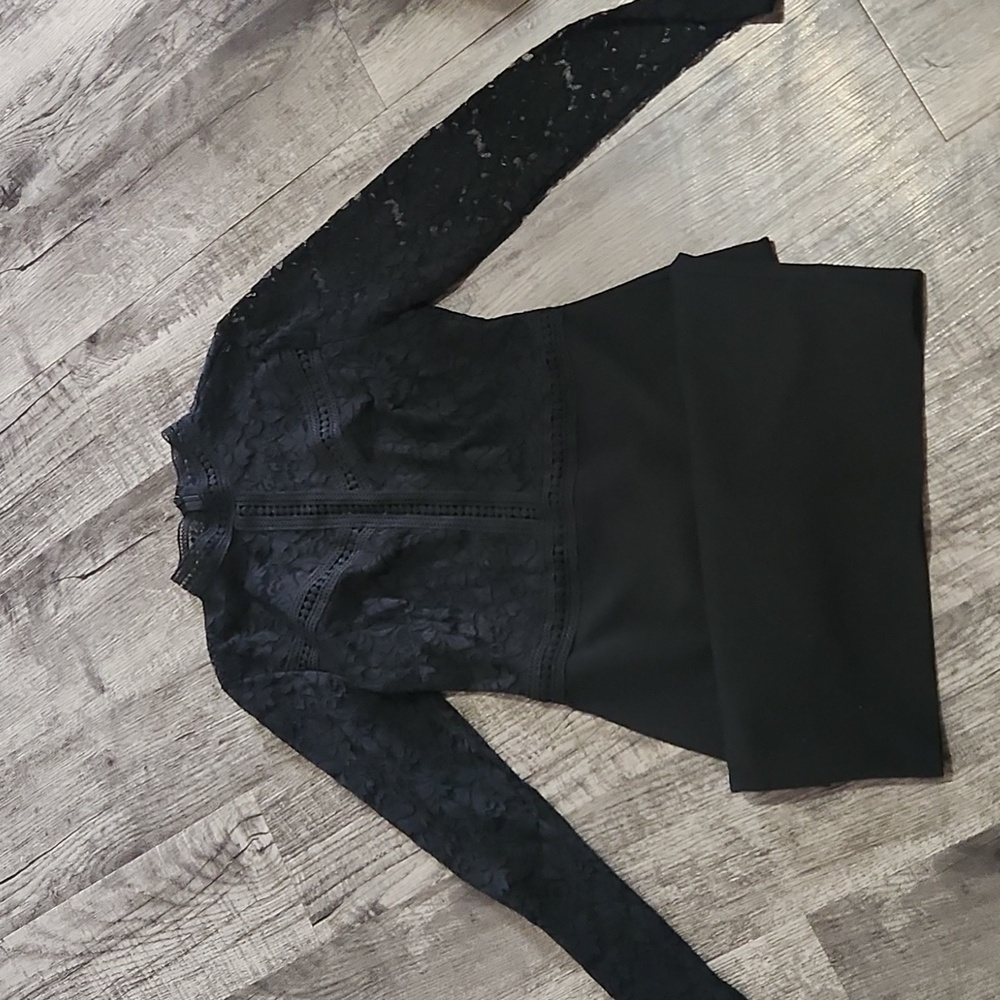 Vestido negro de encaje